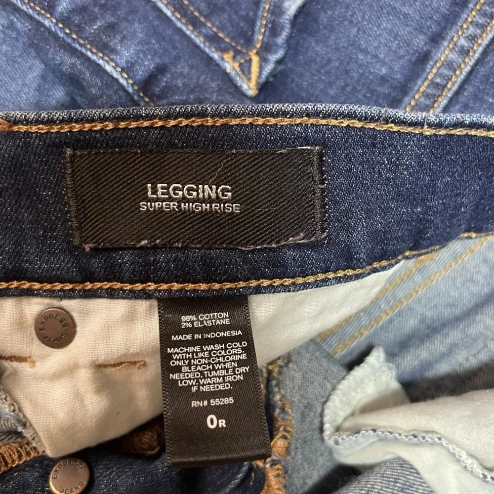 Express Woman’s Blue Ankle Cropped Jeans with Raw Hem Sz.0‎